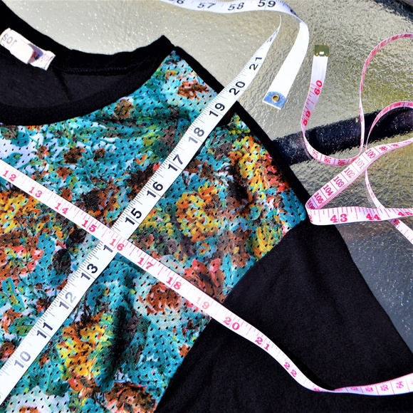 COPY - Rose 3/4 Sleeve Shirt w/Initial "A" Crop T… - Picture 5 of 8